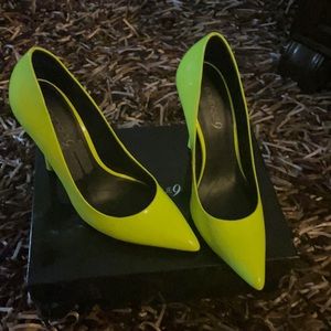 Boutique 9 shoes /neon green/yellow pa
